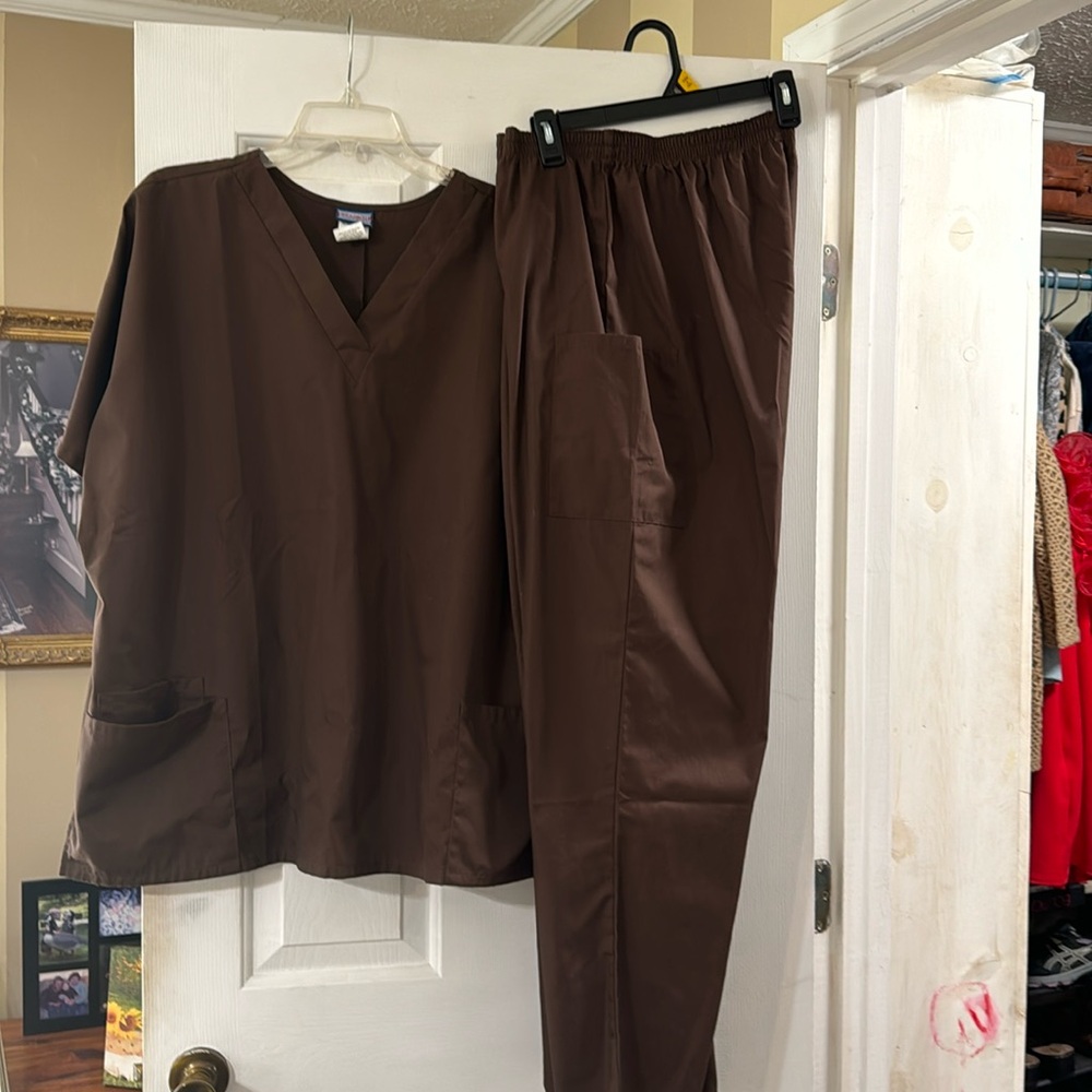 Scrub set